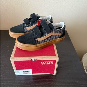 Vans Old Skool Sneakers (Kids)- Size 13